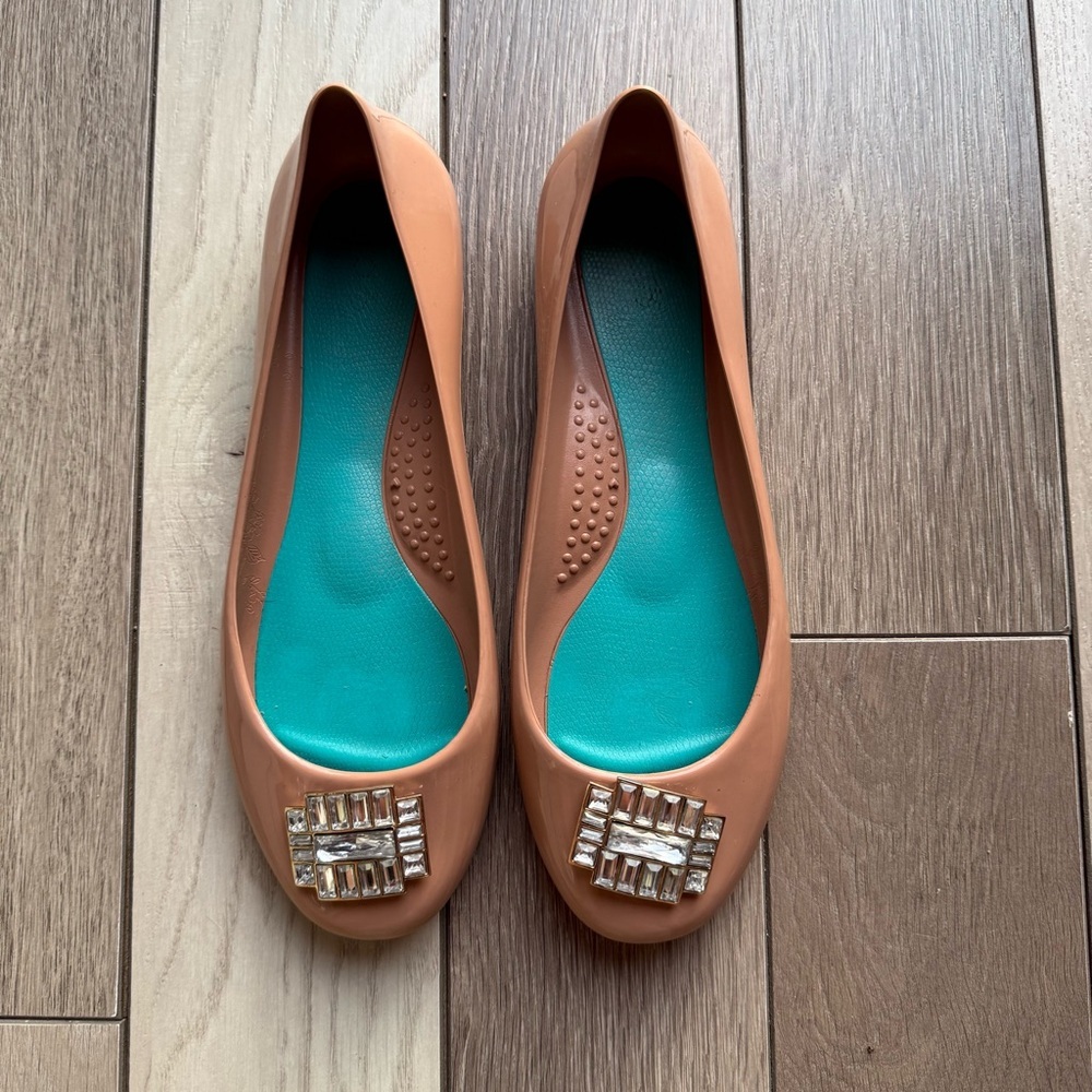 OKA b Tan and Blue Flats for Versatile Style